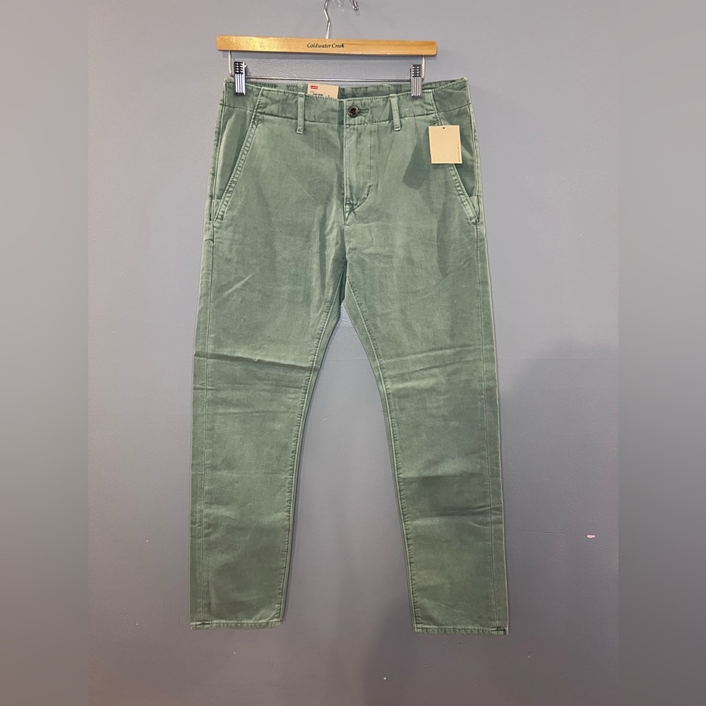 LEVIS CHINO PANTS. men’s Sz 30/30. 100% cotton. New with Tags. Green.